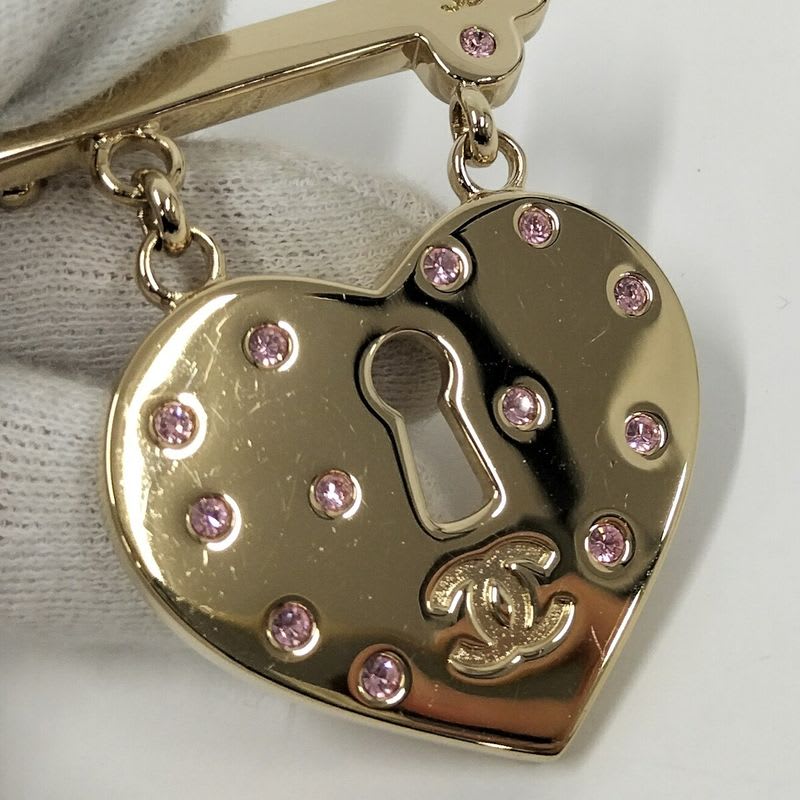 Chanel Brooch Heart Lock Plated — view 7