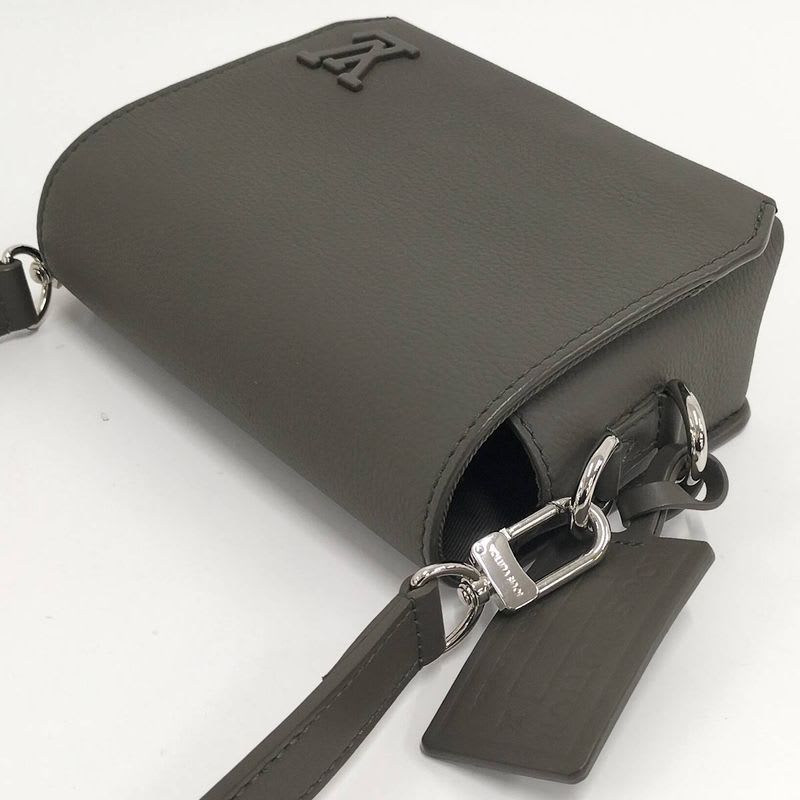 Louis Vuitton Aerogram Fastline Wearable Wallet — view 3