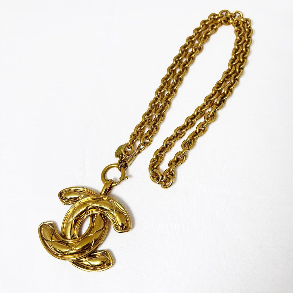 Chanel Necklace CC Logo Chain Quilted Vintage — view 3