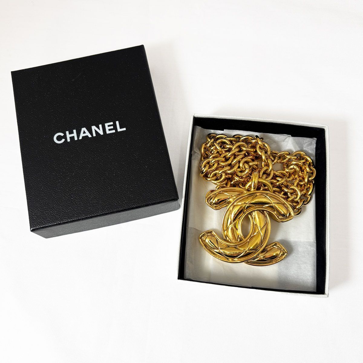 Chanel Necklace CC Logo Chain Quilted Vintage — view 2
