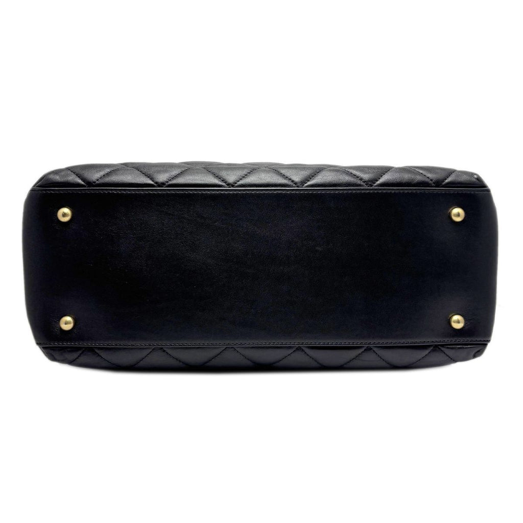 Chanel Quilted CC Logo Chainto Bag Lambskin Black Gold — view 8