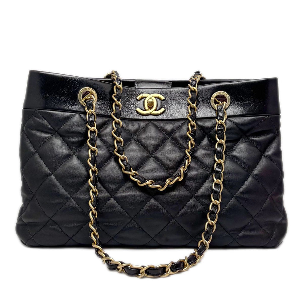Chanel Quilted CC Logo Chainto Bag Lambskin Black Gold — view 2