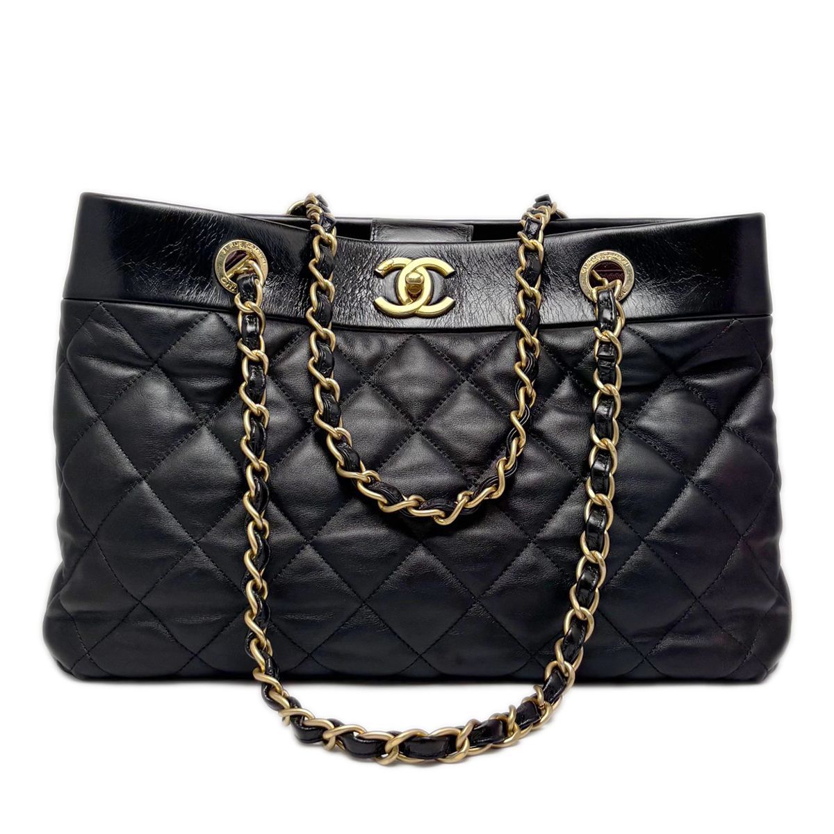 Chanel Quilted CC Logo Chainto Bag Lambskin Black Gold — view 2