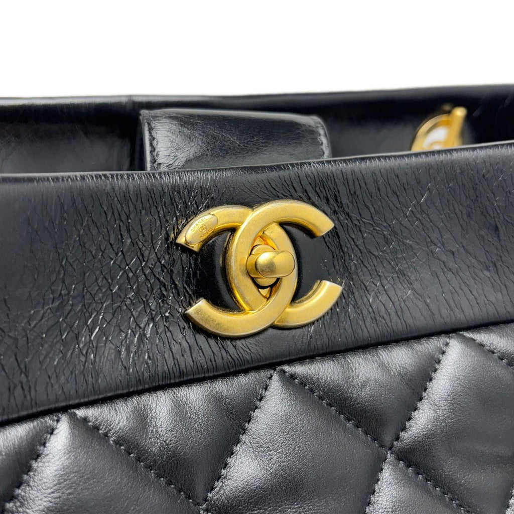 Chanel Quilted CC Logo Chainto Bag Lambskin Black Gold — view 6