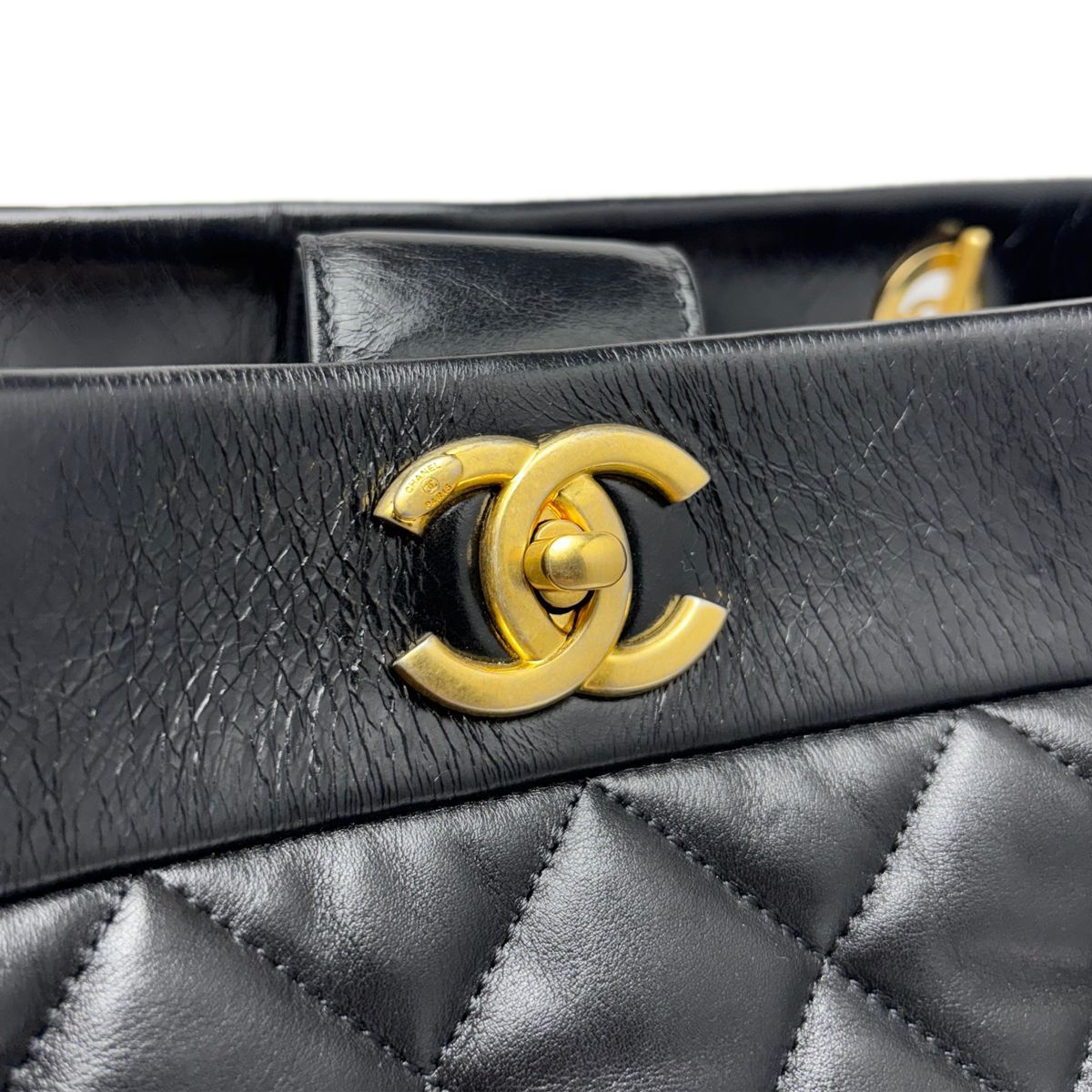 Chanel Quilted CC Logo Chainto Bag Lambskin Black Gold — view 6