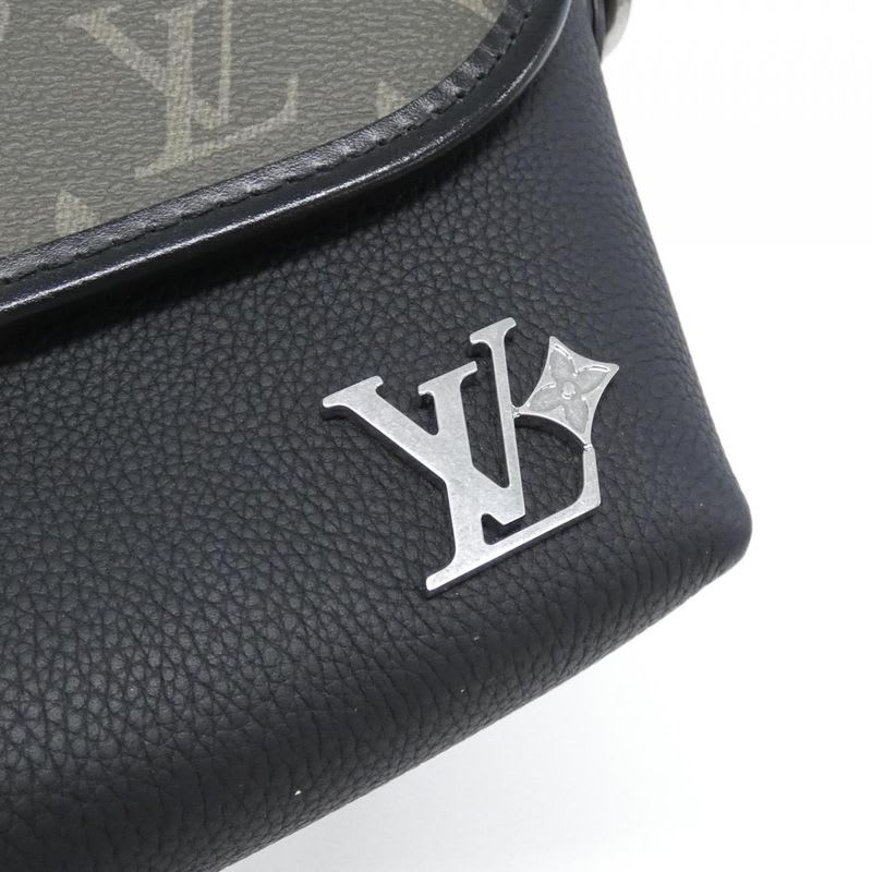 Louis Vuitton Pulse Wearable Wallet Shoulder Bag — view 6