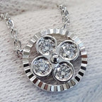 Louis Vuitton Necklace 750 WG Diamond Pendentif Sunblossom BB — view 8