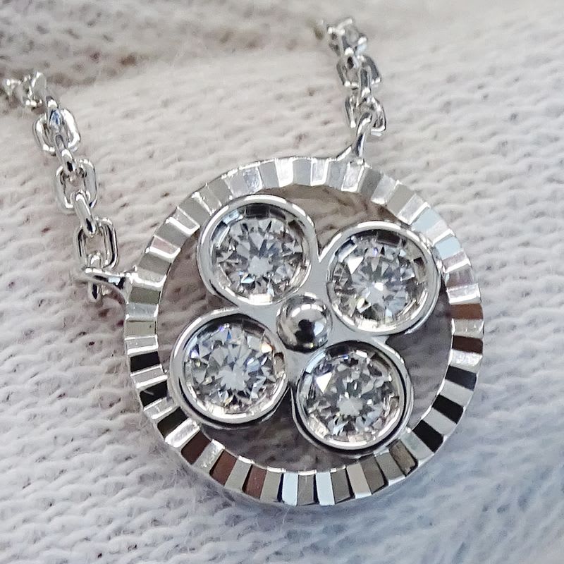 Louis Vuitton Necklace 750 WG Diamond Pendentif Sunblossom BB — view 8