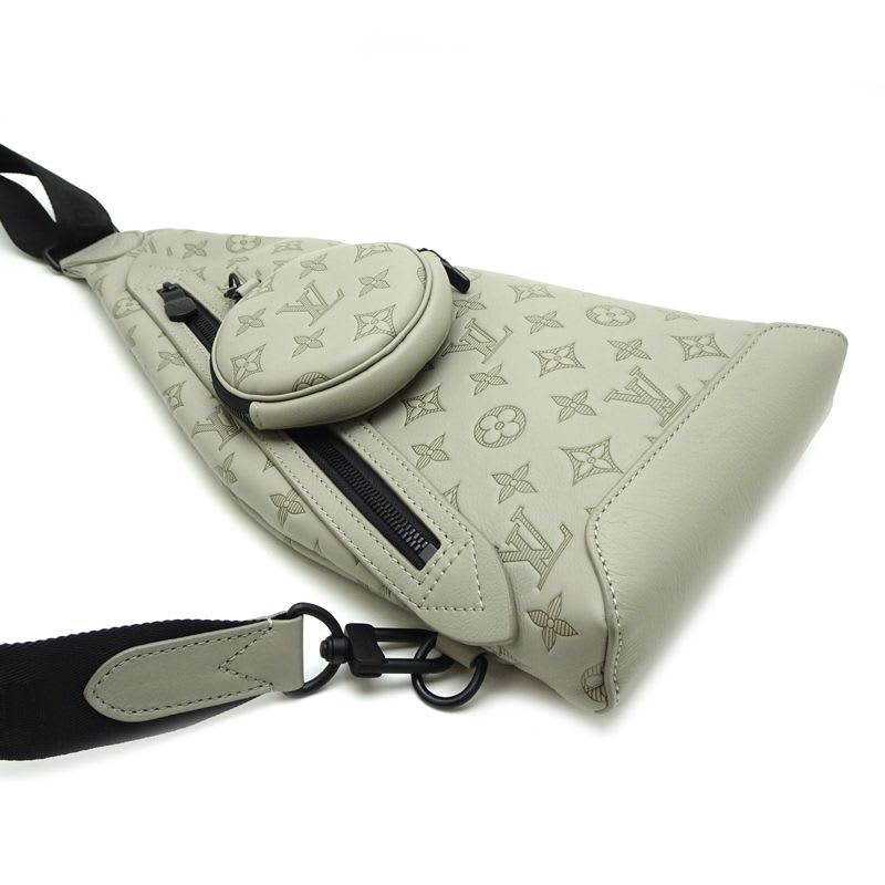 Louis Vuitton Body Bag — view 4