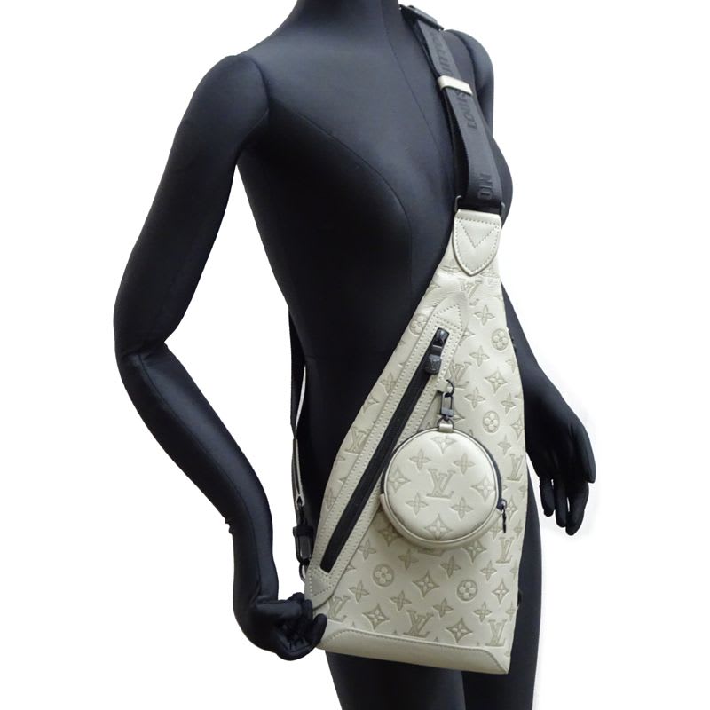 Louis Vuitton Body Bag — view 9