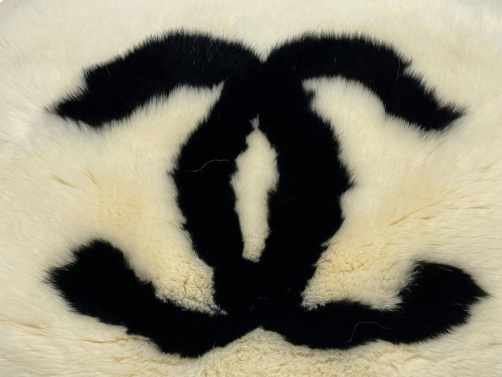 Chanel Hand Warmer Arm Rabbit Fur White Black Gold Gloves — view 4