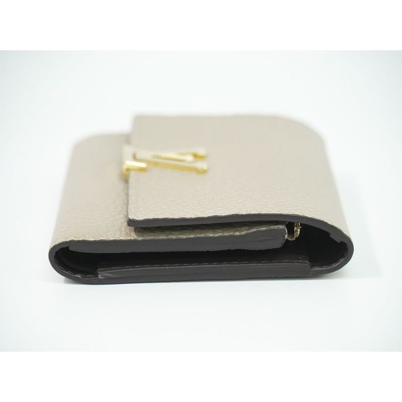 Louis Vuitton Portefeuille Capucines Taurillon Leather Fold Wallet — view 4
