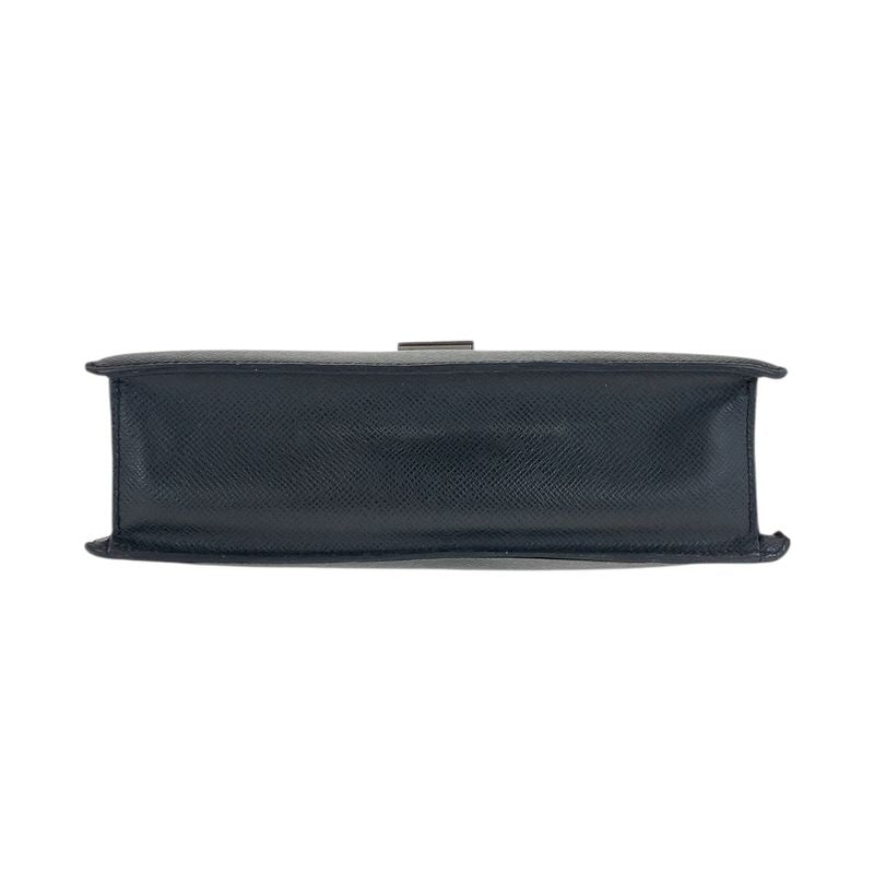 Louis Vuitton Taiga Selenga Black Silver Hardware Leather Second Bag Clutch — view 5
