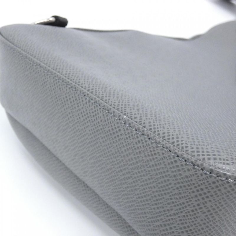 Louis Vuitton Taiga Avenue Sling Bag Shoulder — view 4
