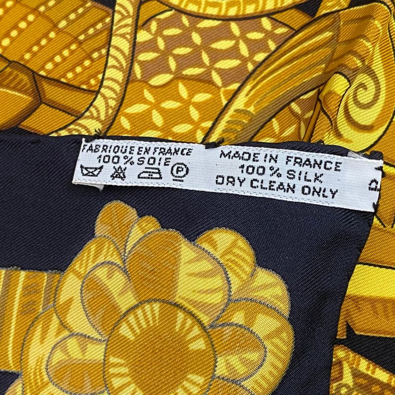 Hermes Carre 90 Armets En Panache Feathered Cavalry Helmet Black Gold Scarf — view 7