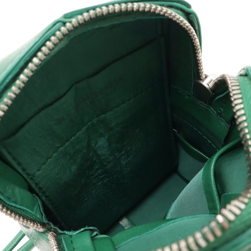 Bottega Veneta Maxi Intrecciato Cassette Shoulder Bag Compact Pouch — view 7