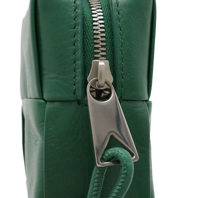 Bottega Veneta Maxi Intrecciato Cassette Shoulder Bag Compact Pouch — view 5