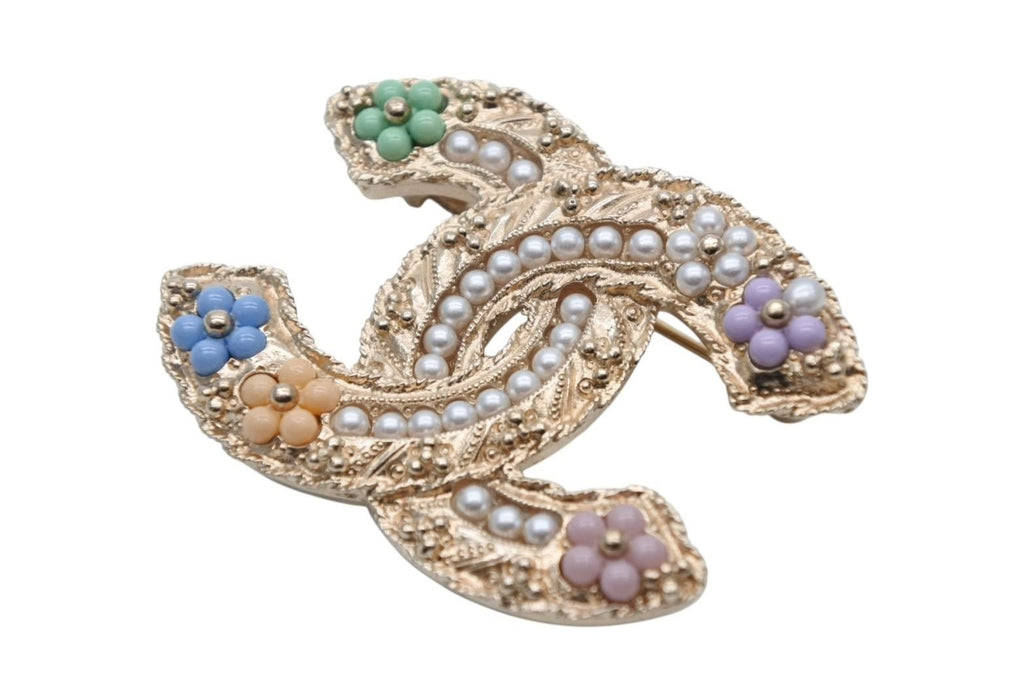 Chanel CC Logo Brooch Faux Pearl Flower Motif Metal Gold — view 3