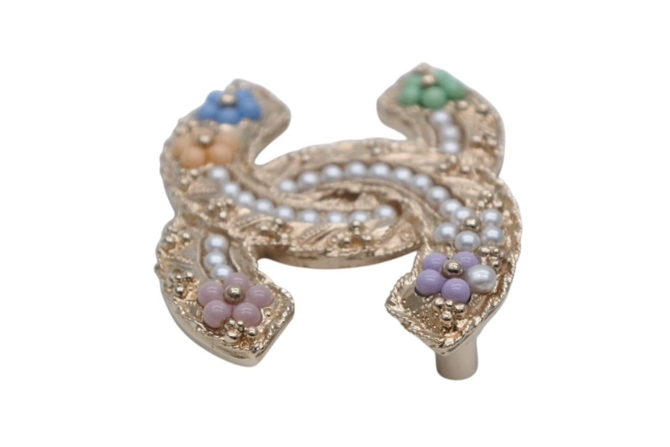 Chanel CC Logo Brooch Faux Pearl Flower Motif Metal Gold — view 4