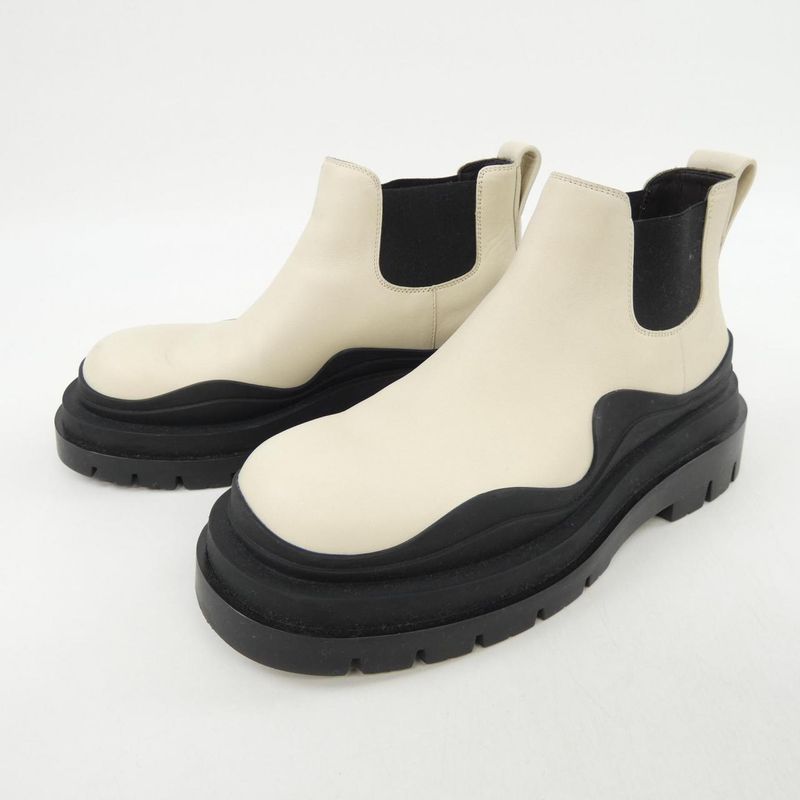 Bottega Veneta Tire Ankle Chelsea Boots Vbs50 — view 3
