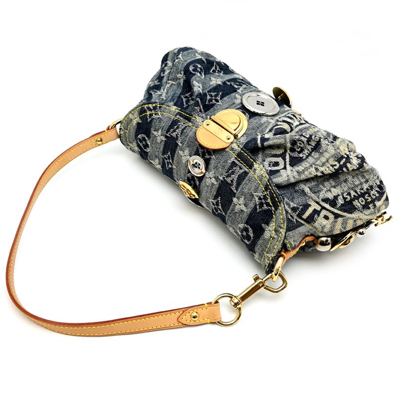 Louis Vuitton Shoulder Bag — view 4