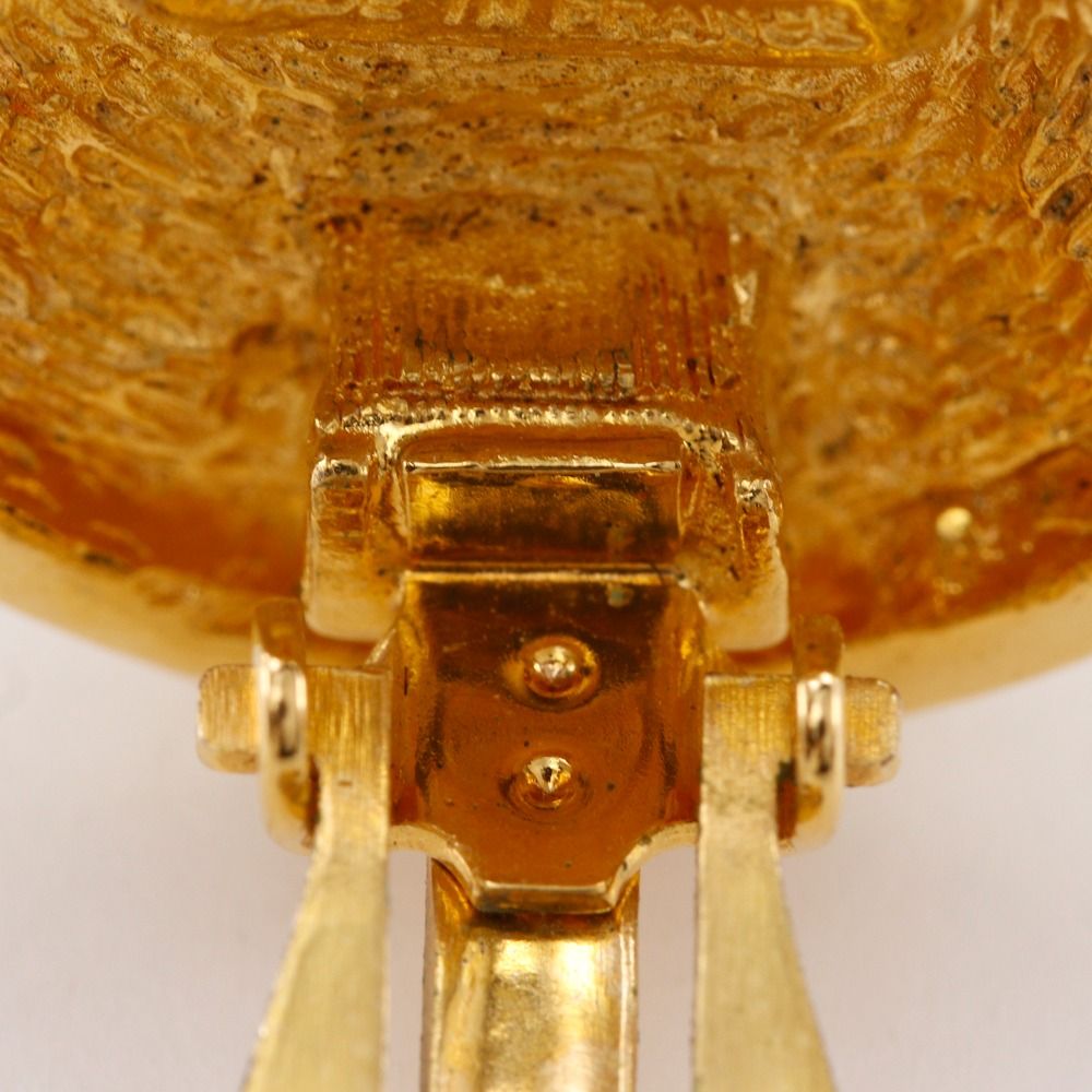 Chanel Coco Mark Quilted Vintage Gold Plated 22.0 g Earrings — view 5