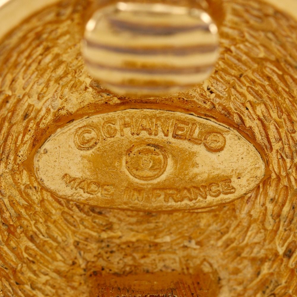 Chanel Coco Mark Quilted Vintage Gold Plated 22.0 g Earrings — view 9