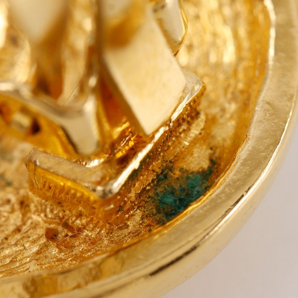 Chanel Coco Mark Quilted Vintage Gold Plated 22.0 g Earrings — view 6