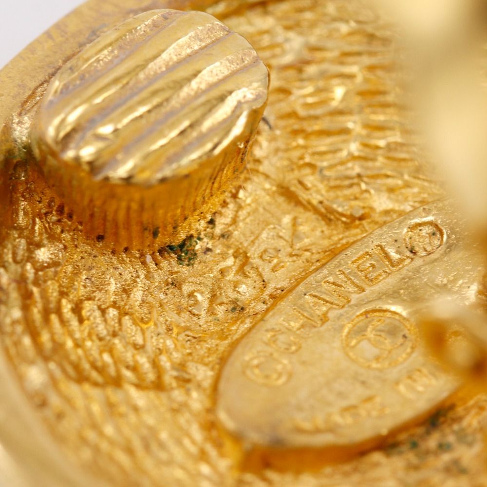 Chanel Coco Mark Quilted Vintage Gold Plated 22.0 g Earrings — view 7