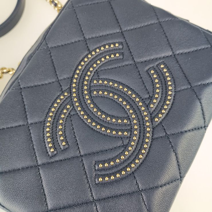 Chanel Shoulder Bag Small Vanity Case As1513 Navy Lambskin Chain — view 6