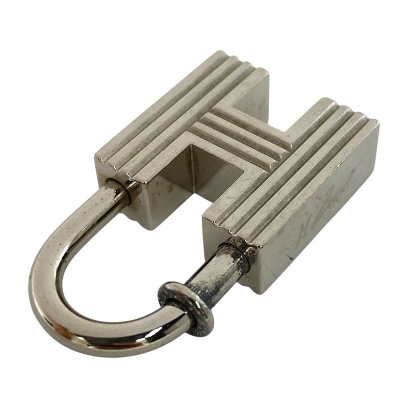 Hermes First Step Of A New Century Cadena Padlock 2000 Limited H Motif Charm — view 5