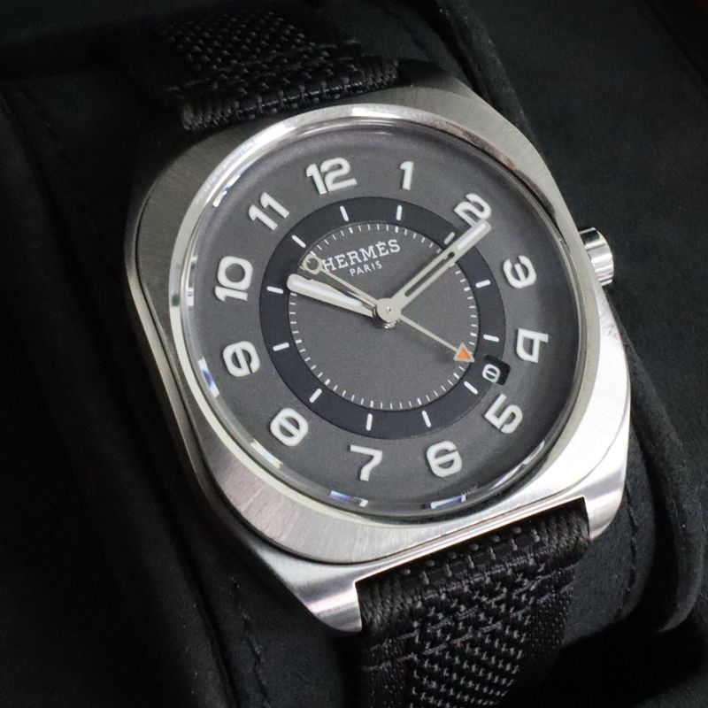 Hermes H08 Watch 42 mm Gray Black Titanium Sangle — view 3
