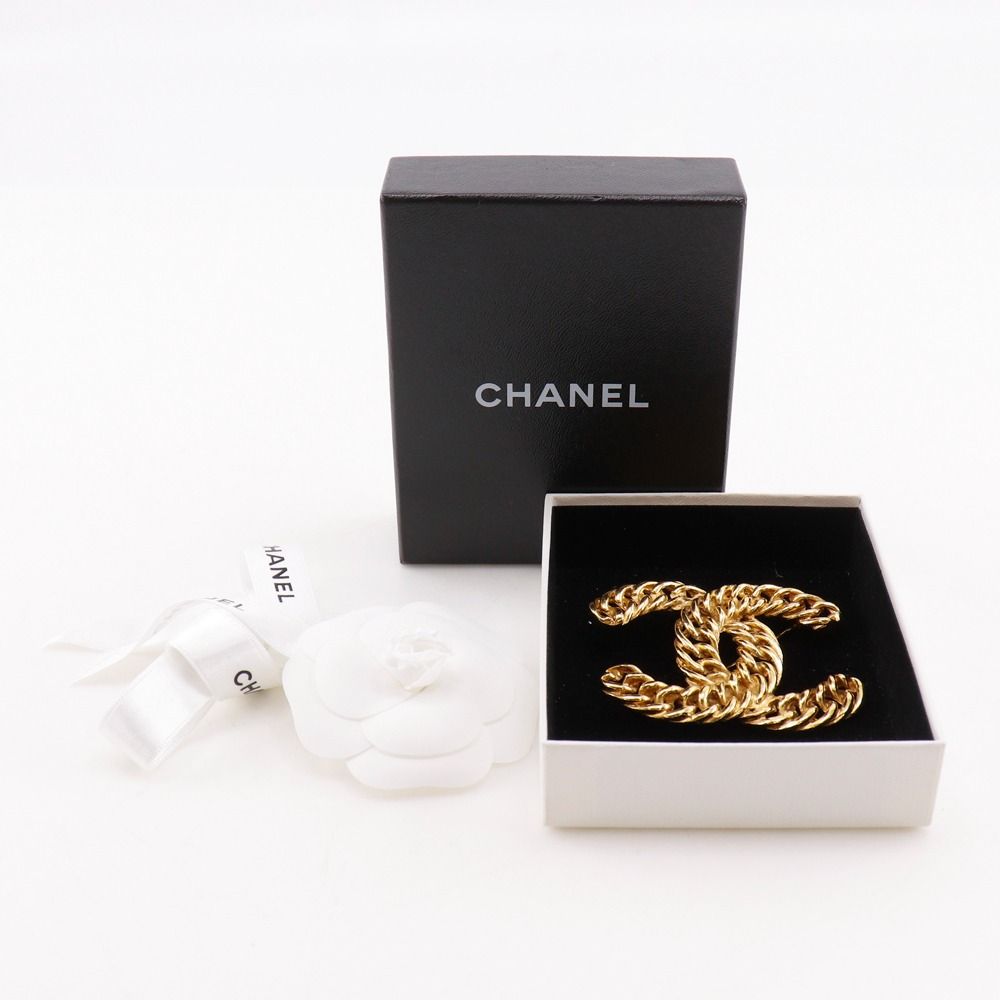 Chanel Coco Mark Chain Gold Plated 37 g Brooch — view 2