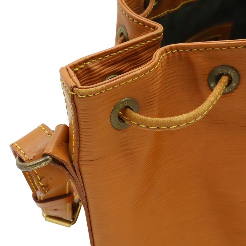 Louis Vuitton Epi Noe Drawstring Shape Shoulder Bag — view 7