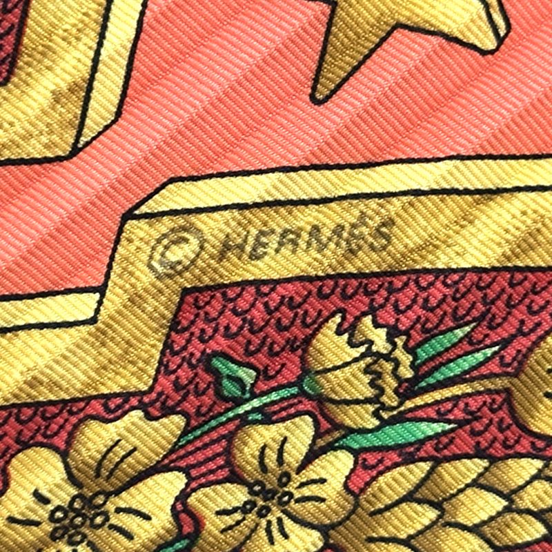 Hermes Scarf Pleated Carre Carpe DIEM Enjoy Your Day Silk Beige — view 4