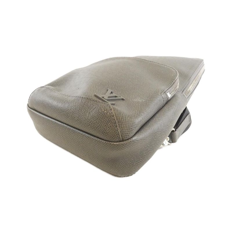 Louis Vuitton Taiga Avenue Sling Bag Shoulder — view 4