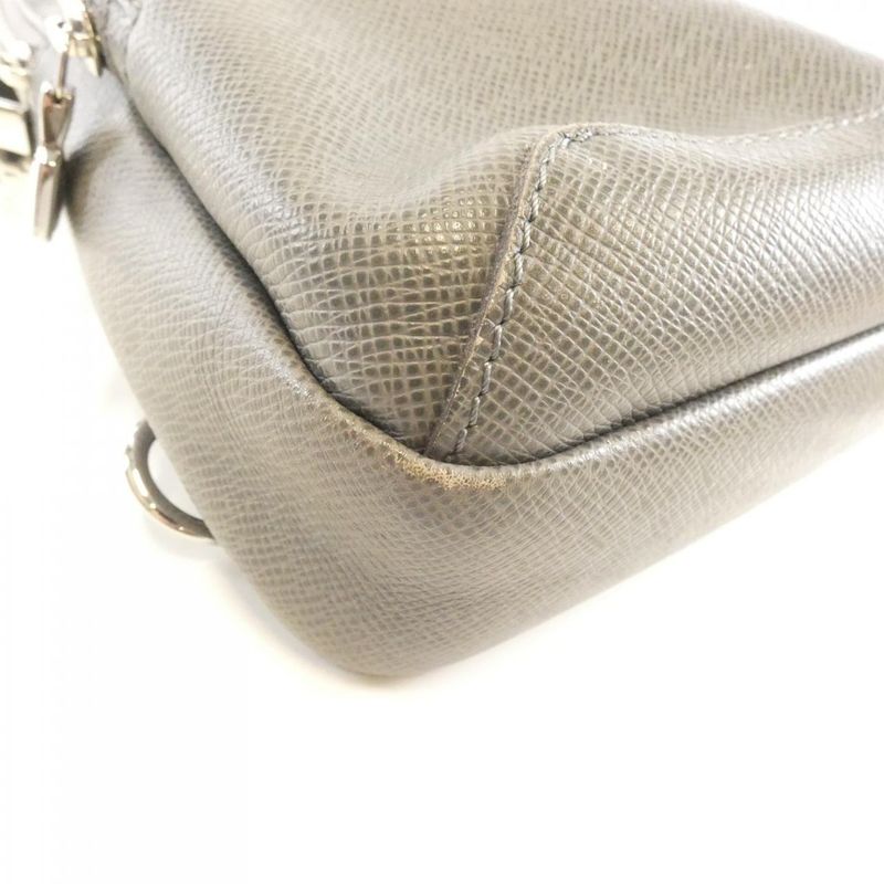 Louis Vuitton Taiga Avenue Sling Bag Shoulder — view 5