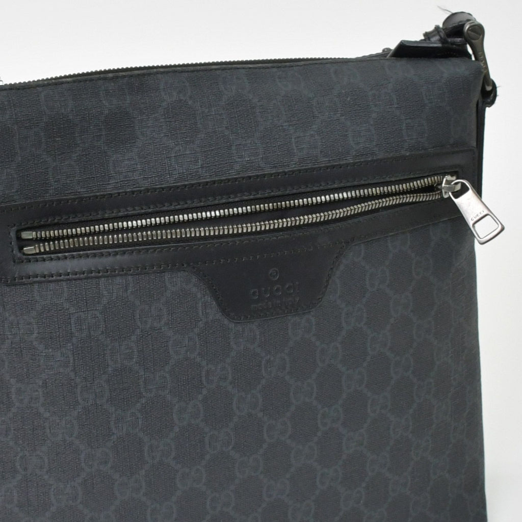 Gucci GG Supreme Shoulder Bag Black Canvas Silver — view 7