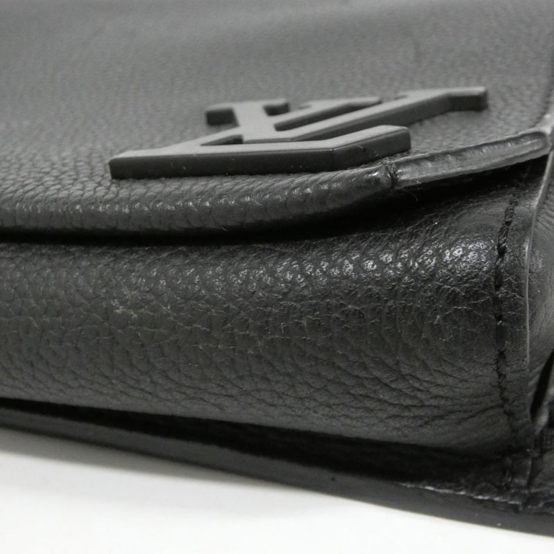 Louis Vuitton Aerogram Takeoff Ring Shoulder Bag — view 4