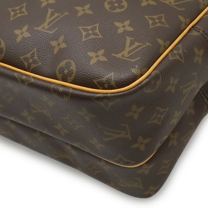 Louis Vuitton Monogram Liporter GM Liporter-37 Shoulder Bag Messenger — view 4