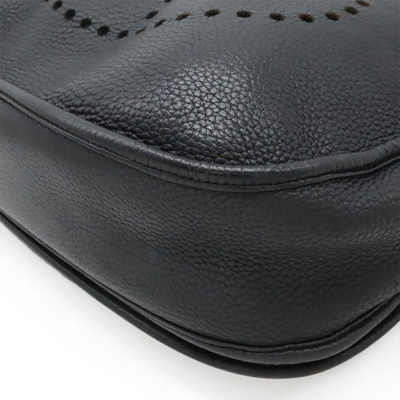 Hermes Evelyne 3 III GM Shoulder Bag Crossbody Taurillon Clemence Black — view 4