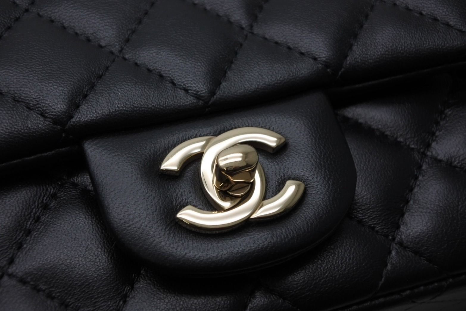 Chanel Mini Quilted 16 S Flap S Chain Shoulder Bag Base CC Logo Lambskin Black — view 4