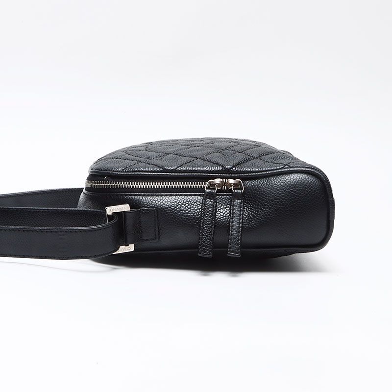 Chanel Shoulder Bag Caviar Leather CC Logo — view 3