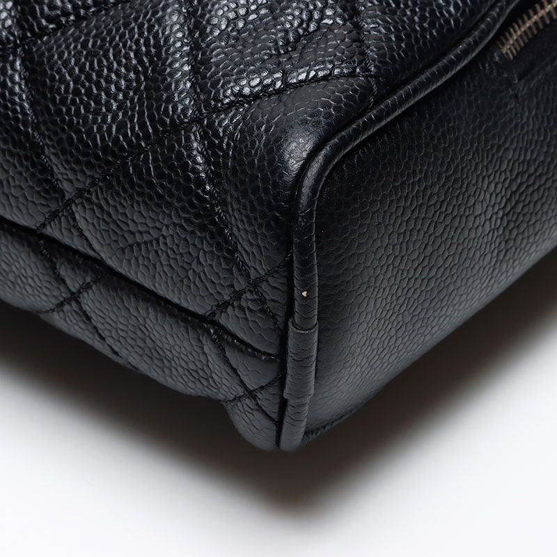 Chanel Shoulder Bag Caviar Leather CC Logo — view 6