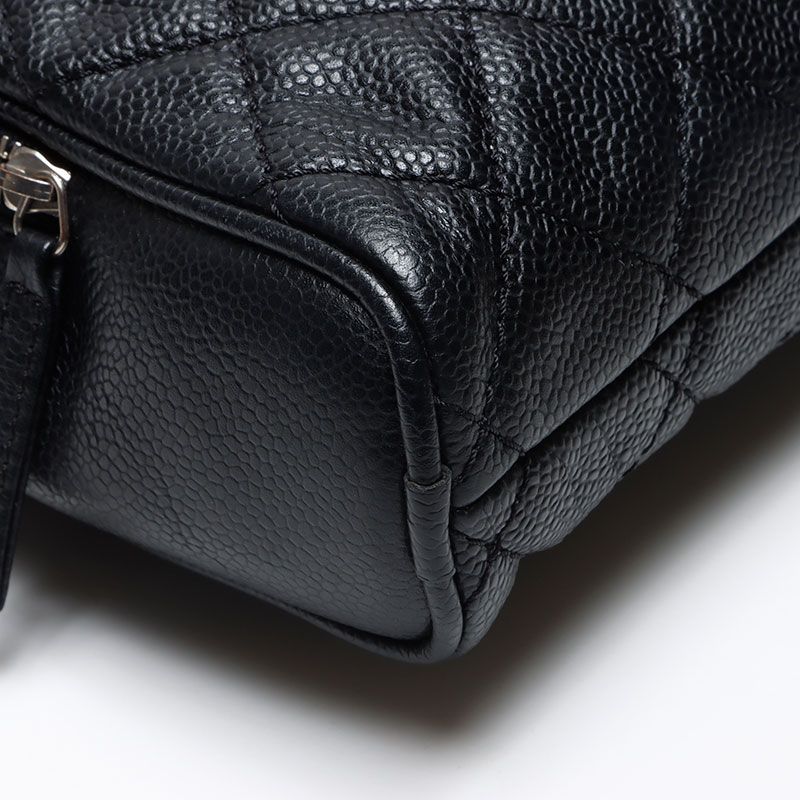 Chanel Shoulder Bag Caviar Leather CC Logo — view 5