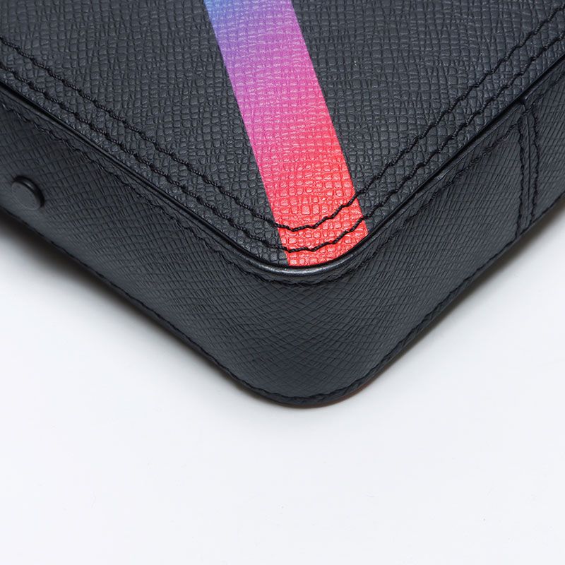 Louis Vuitton Shoulder Bag Taiga Rainbow Danube — view 5