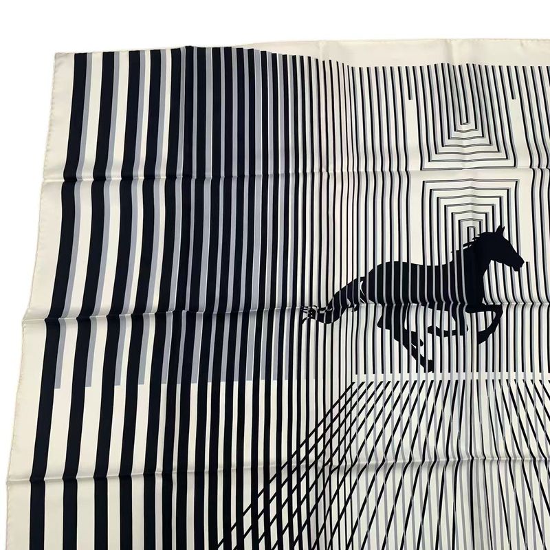Hermes Carre 90 Mouchoir Imprime H AU Galop Horse Pattern White — view 3