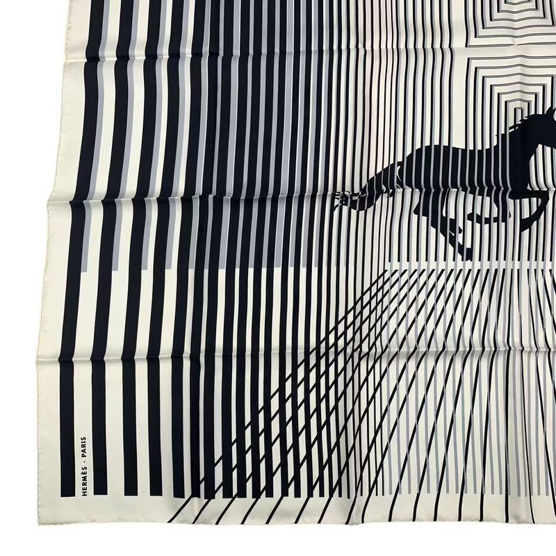 Hermes Carre 90 Mouchoir Imprime H AU Galop Horse Pattern White — view 5