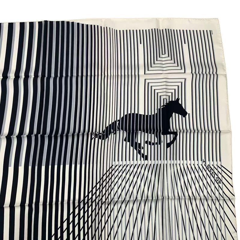 Hermes Carre 90 Mouchoir Imprime H AU Galop Horse Pattern White — view 4