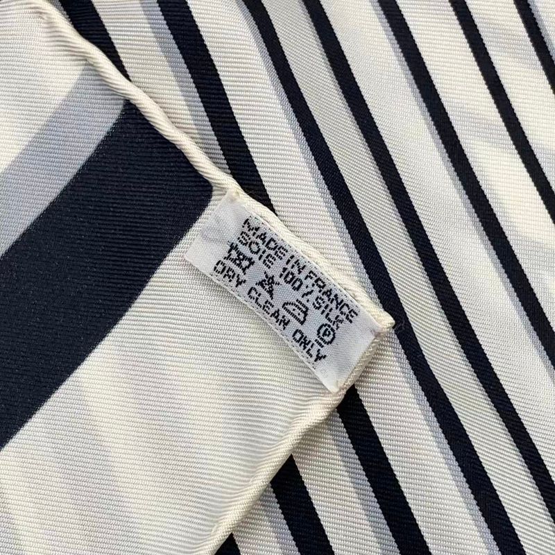 Hermes Carre 90 Mouchoir Imprime H AU Galop Horse Pattern White — view 8